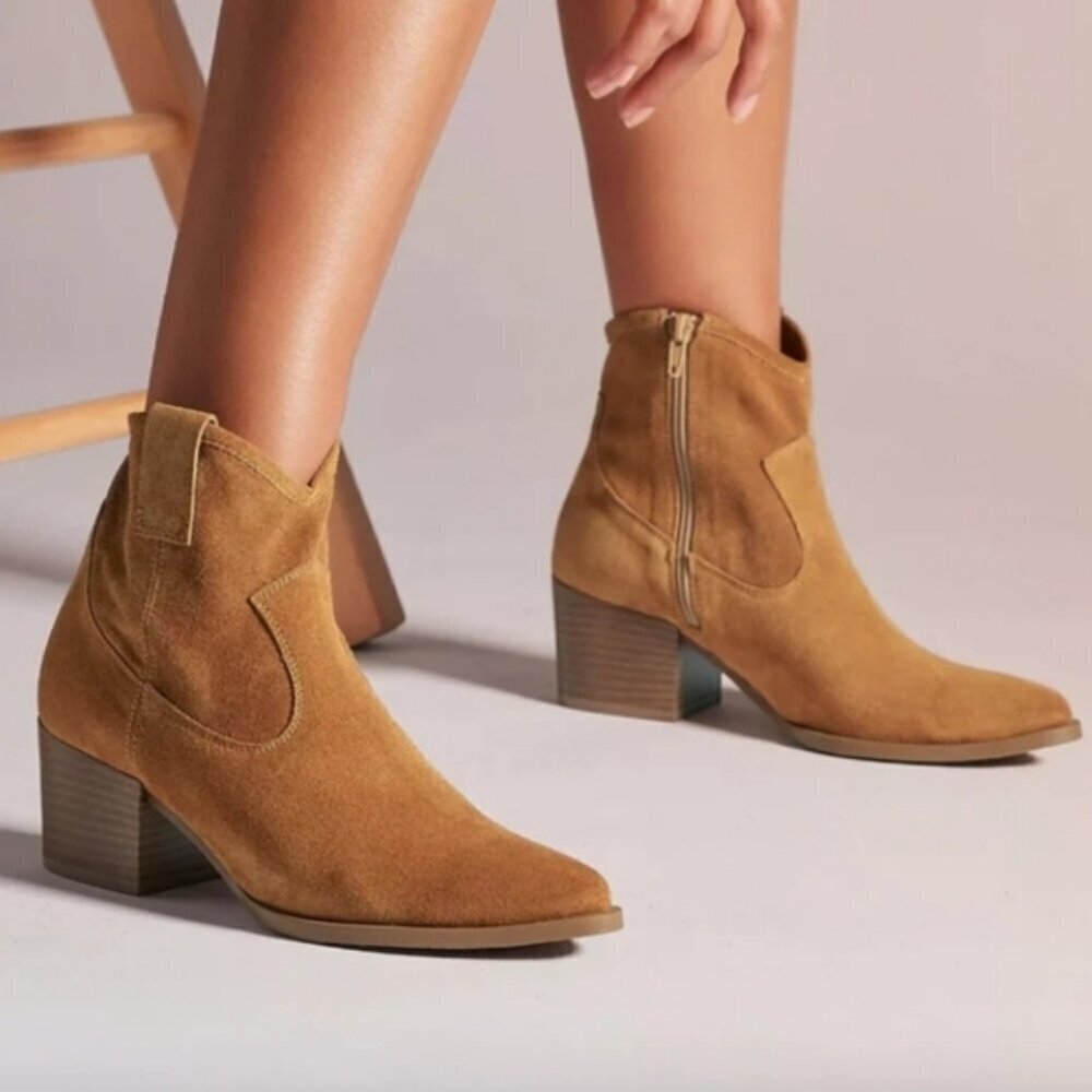 NWB $159 Clarks Suede Elder Rae Tan Comfort Western Side Zip Ankle Booties Sz 8